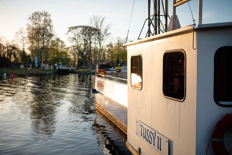 Fähre Tussy II in Caputh bei der Überfahrt